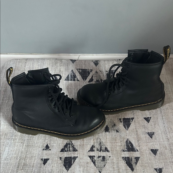 Dr. Martens Black Kids Leather Boots - Picture 5 of 6